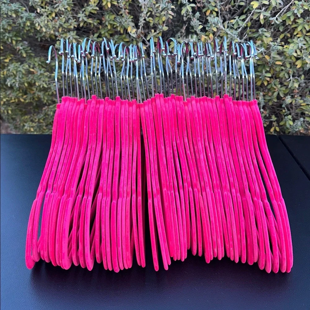 Velvet hangers heavy duty set of 50 count, used-great condition.